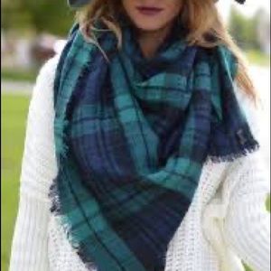 Boutique Navy & Green Blanket Scarf